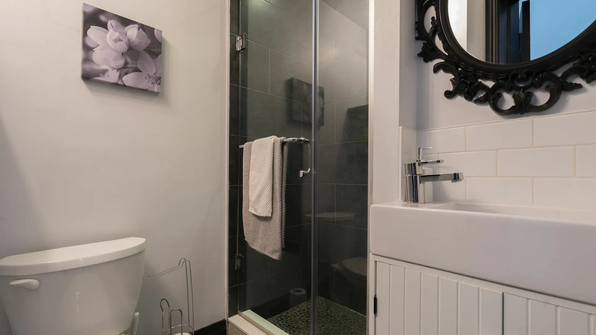 Applewood Suites - Toronto Traveller Loft