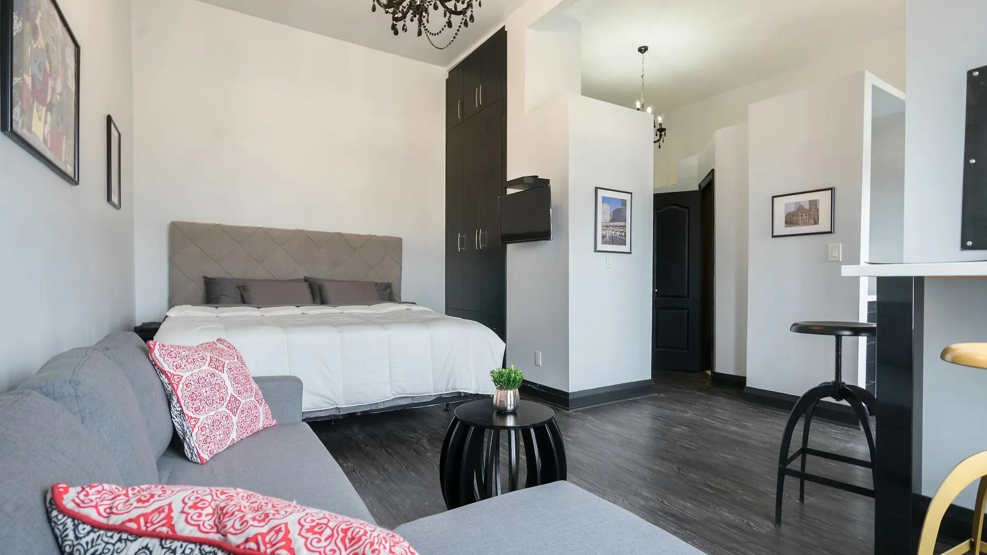 Applewood Suites - Toronto Traveller Loft