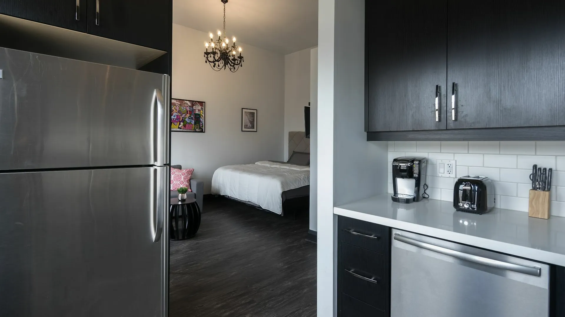 Applewood Suites - Toronto Traveller Loft 0*,  Canada